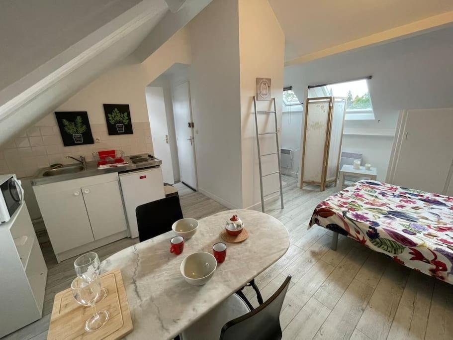 Le Cocon Rouge - Studio En Plein Centre Historique Lamballe Exteriér fotografie