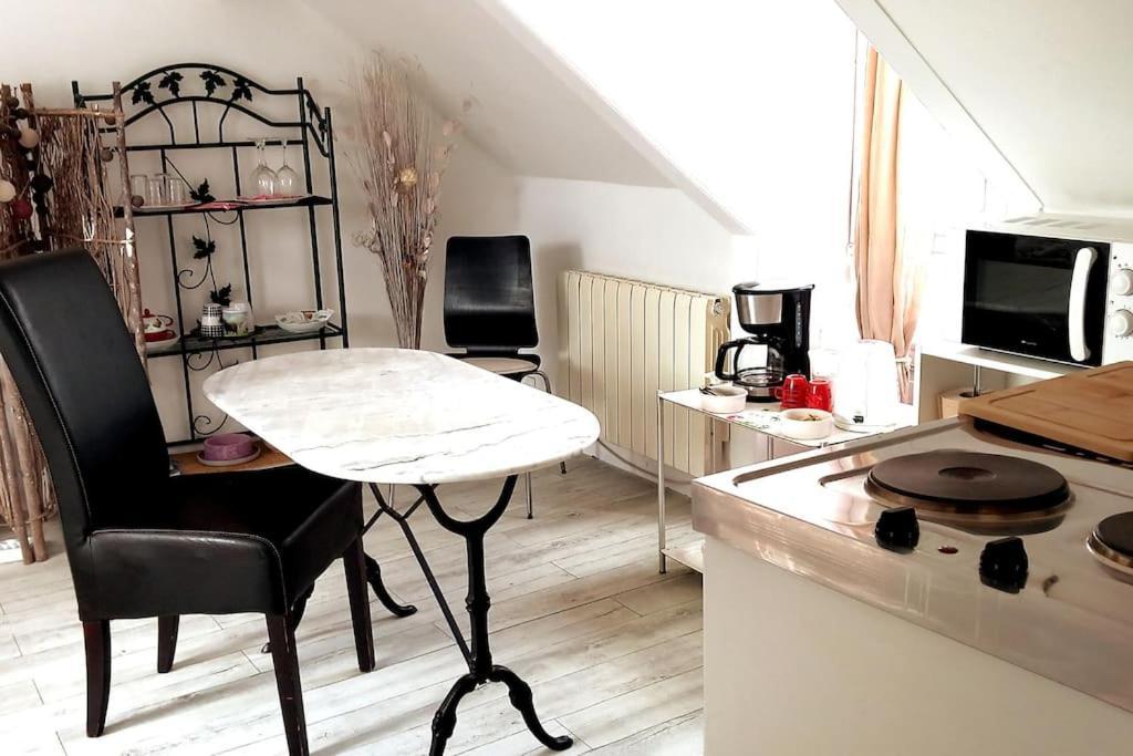 Le Cocon Rouge - Studio En Plein Centre Historique Lamballe Exteriér fotografie